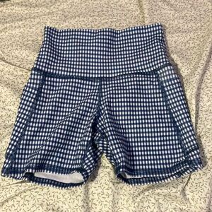 Biker shorts with pockets it’s blue and white